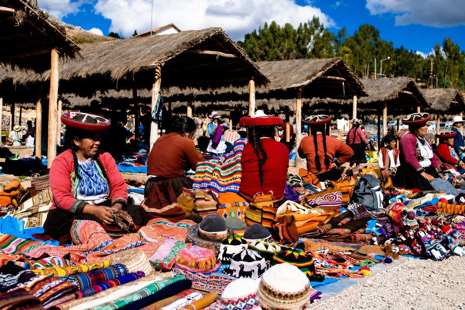 Mercado-artesanal-de-Chinchero cusco valle sagrado
