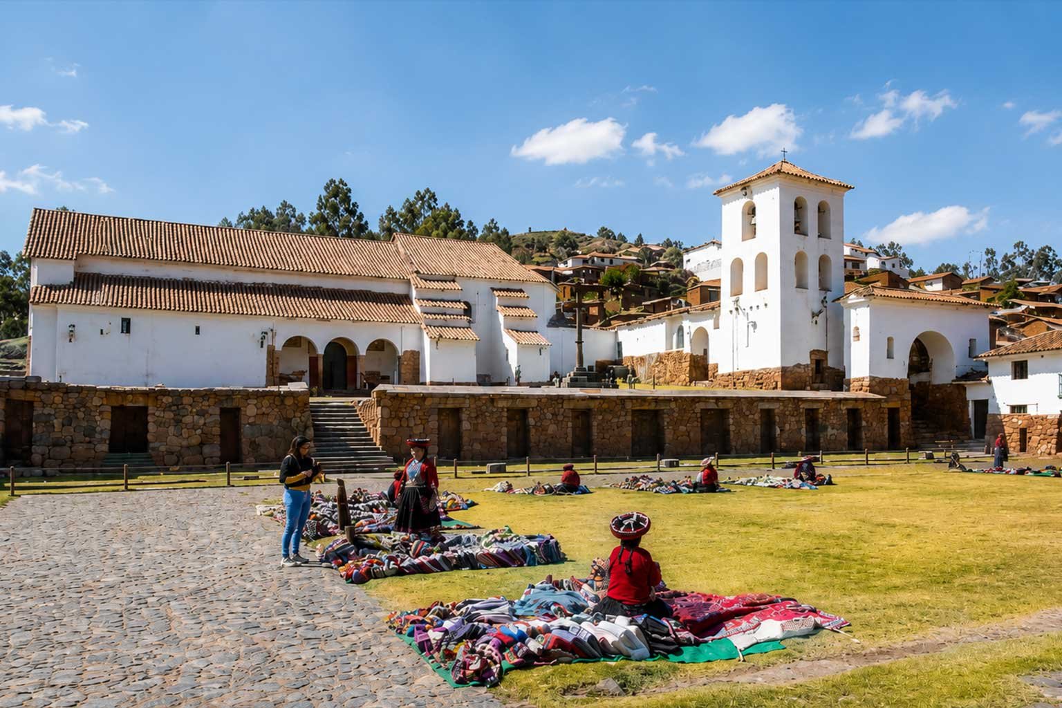 Plaza-principal-de-Chinchero