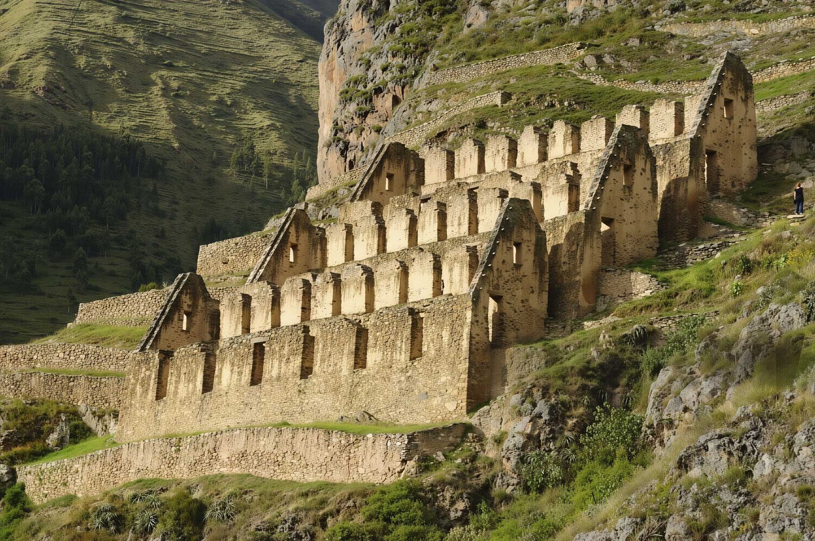 Depositos-de-Pinkuylluna-ollantaytambo-en-el-valle-sagrado-de-los-Incas