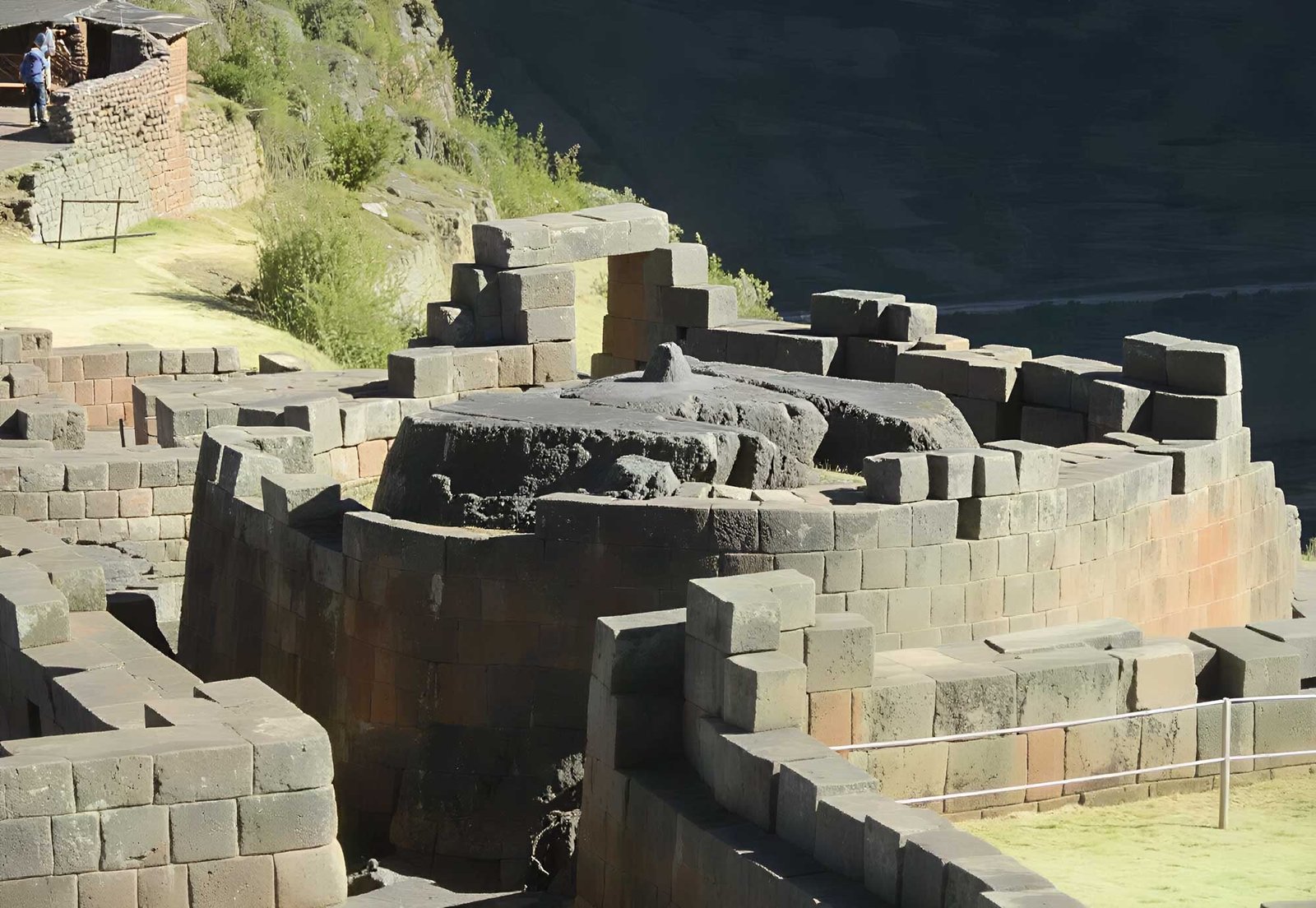 Intihuatana-de-pisac-valle-sagrado-Cusco